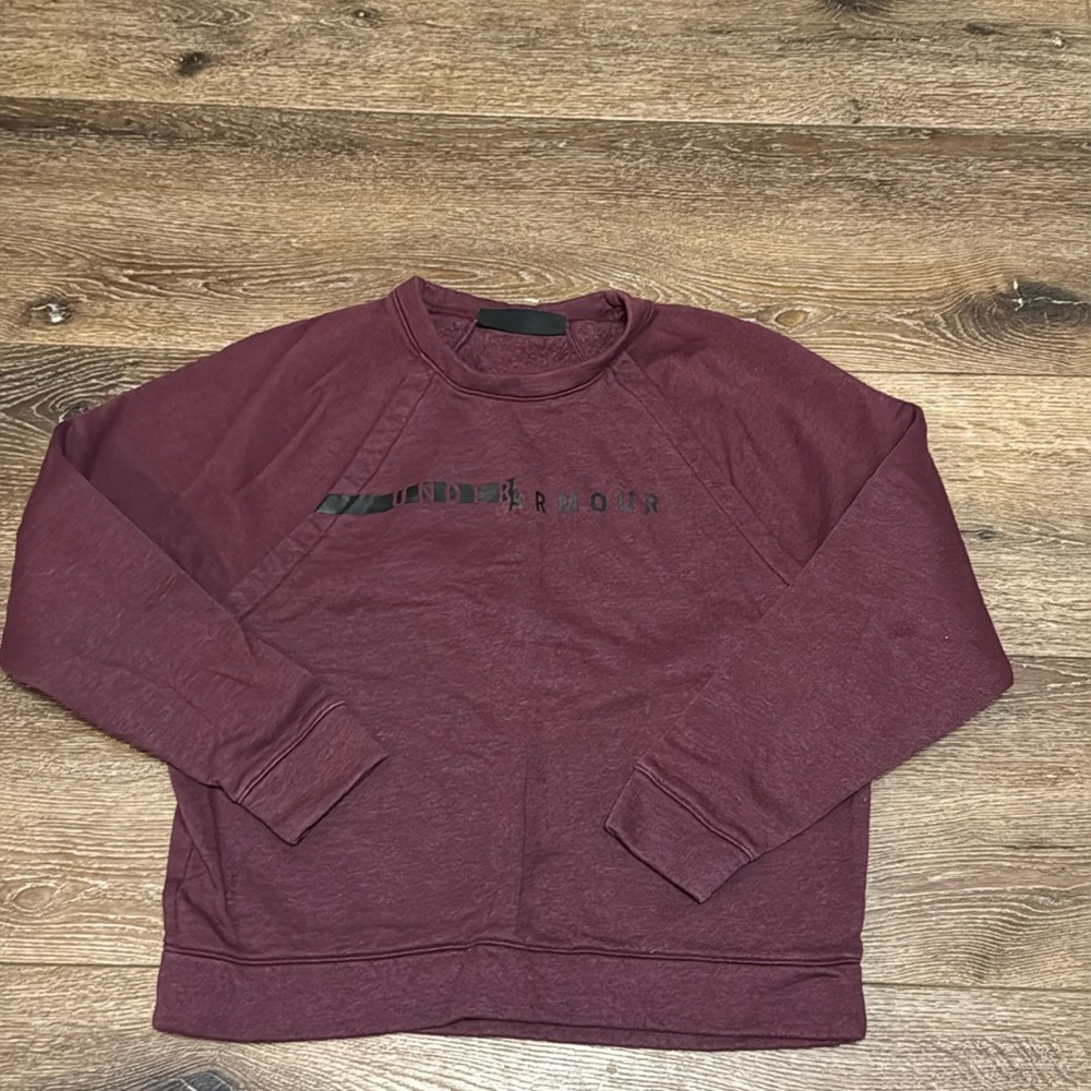 Under armour sweatshirt small